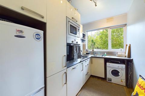 2 bedroom maisonette to rent, Kneller Road, Twickenham