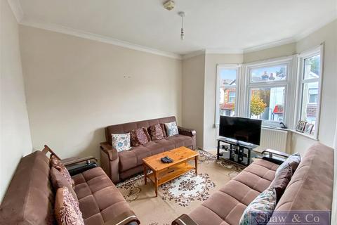 2 bedroom maisonette for sale, Regina Road, Southall UB2