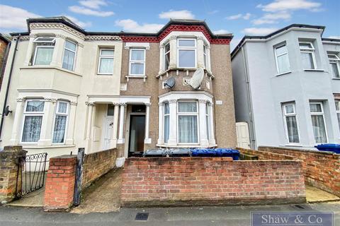 2 bedroom maisonette for sale, Regina Road, Southall UB2