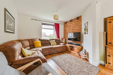 536 Downham Way, Bromley, BR1 5HP