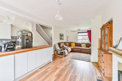 536 Downham Way, Bromley, BR1 5HP