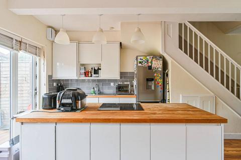 536 Downham Way, Bromley, BR1 5HP