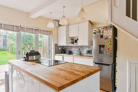 536 Downham Way, Bromley, BR1 5HP