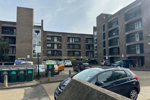 37 Harris Close, Hounslow, TW3 4JU
