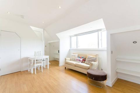 2 bedroom flat for sale, Robin Hood Way, Kingston, London, SW15