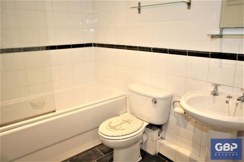 2 bedroom flat to rent, Carlisle Road, Buckingham Court Carlisle Road, RM1