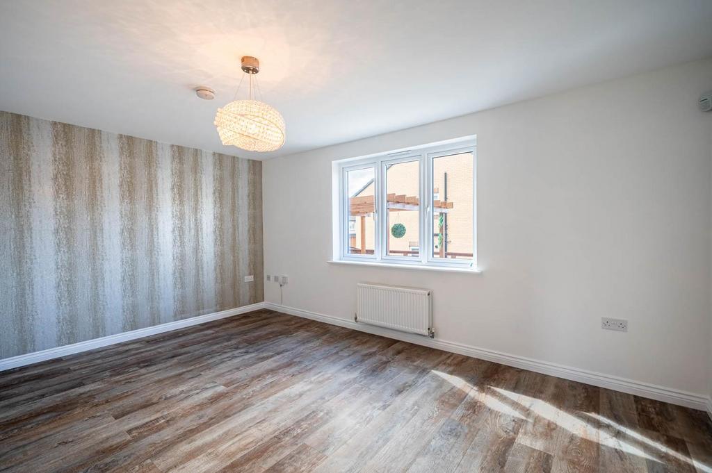 Carmuirs Drive, Newarthill, Motherwell 4 bed house to rent £1,850 pcm