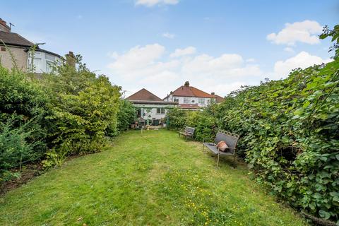 2 bedroom detached house for sale, Chaffinch Avenue, Croydon