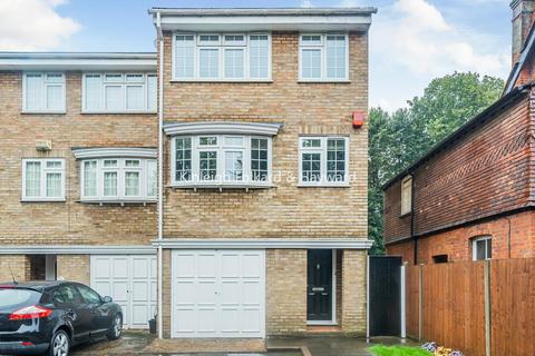 3 bedroom townhouse for sale, Upper Park Road, Bromley