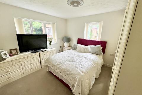 2 bedroom bungalow for sale, Cheyne Gardens, Hall Green, Birmingham