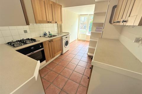 3 bedroom semi-detached house to rent, Hyett Close, Painswick GL6