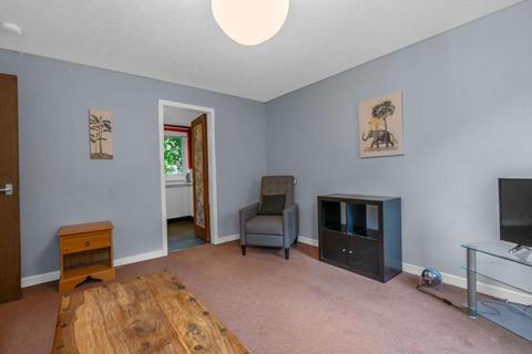 2 bedroom flat to rent, Glenogle Road, Canonmills, Edinburgh, EH3