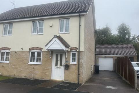 3 bedroom semi-detached house to rent, Oulton, Oulton