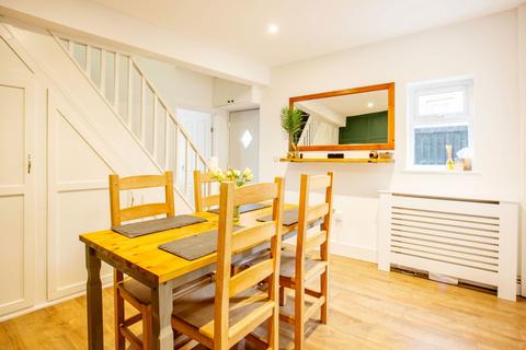 28 Castle Road, Rayleigh, SS6 7QF