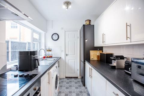 28 Castle Road, Rayleigh, SS6 7QF
