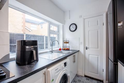 28 Castle Road, Rayleigh, SS6 7QF