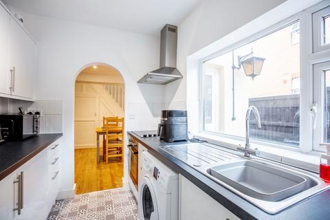 28 Castle Road, Rayleigh, SS6 7QF