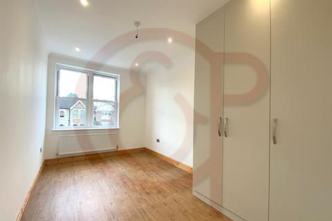 2 bedroom flat to rent, Madeley Road, Ealing, W5