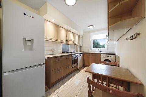 2 bedroom flat for sale, Fir Lodge, 3 Gipsy Lane, London