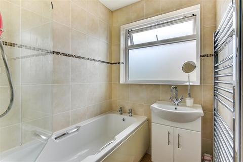 31 Ashwood Close, Worthing, BN11 2AF
