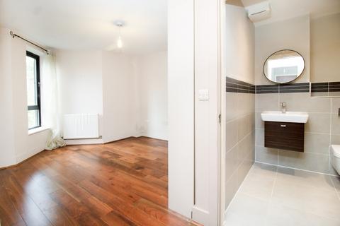 2 bedroom flat to rent, Glenville Grove, London, SE8