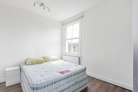 1 bedroom flat for sale, Clapham Common South Side, London SW4