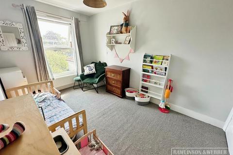 21 Grange Road, West Molesey, KT8 2PR
