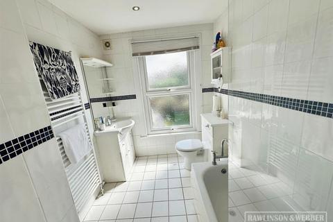 21 Grange Road, West Molesey, KT8 2PR