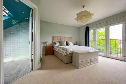 21 Grange Road, West Molesey, KT8 2PR