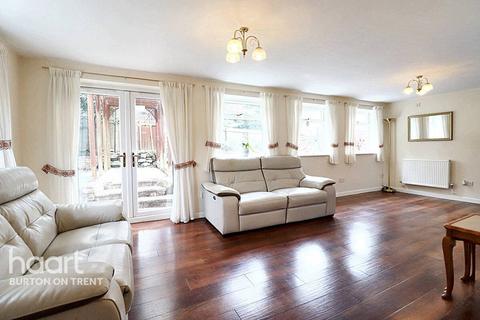 4 bedroom detached house for sale, Main Street, Burton-On-Trent