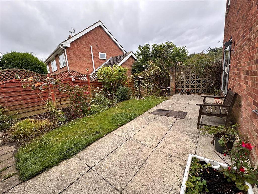 6 rear garden from garage.jpg