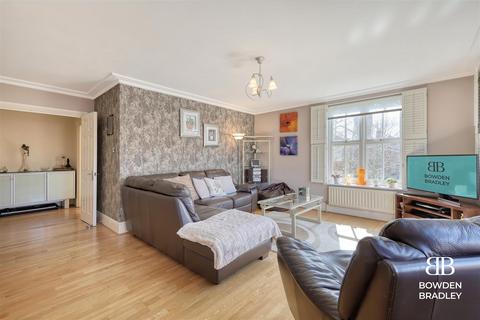 2 bedroom apartment for sale, The Boulevard, Repton Park, Woodford Green