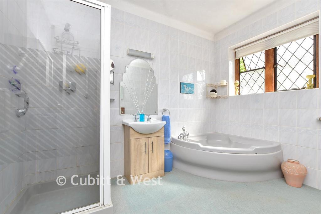 En-Suite Bathroom