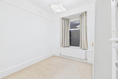 2 bedroom flat to rent, Home Park Road, Wimbledon Park, SW19