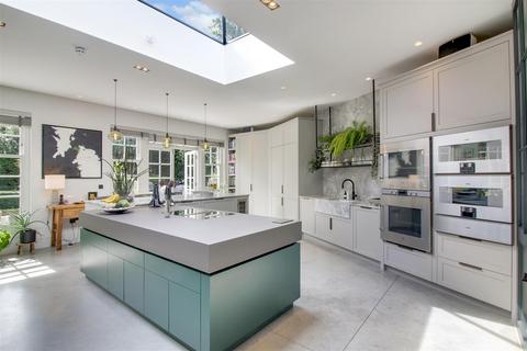 3 Winnington Close, London, N2 0UA