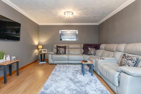 3 bedroom terraced house for sale, Howes Drive, Heathryfold, Aberdeen, AB16