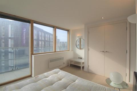 2 bedroom apartment to rent, West Point, Wellington Street, Leeds