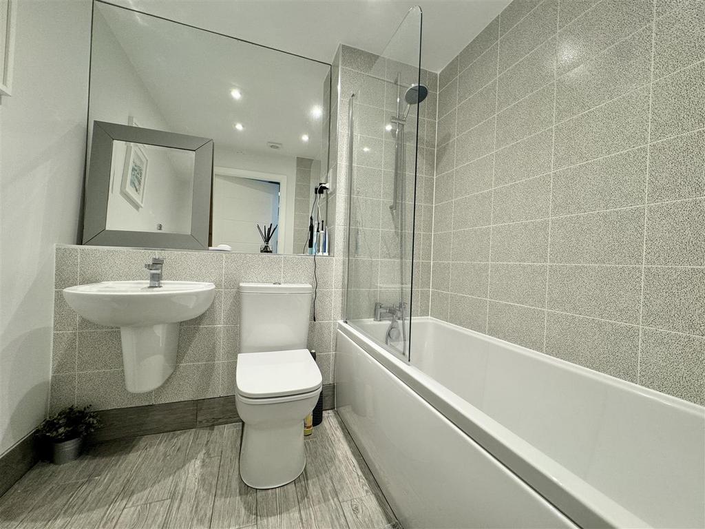 Mobberley Road, Knutsford WA16 2 bed apartment for sale £220,000