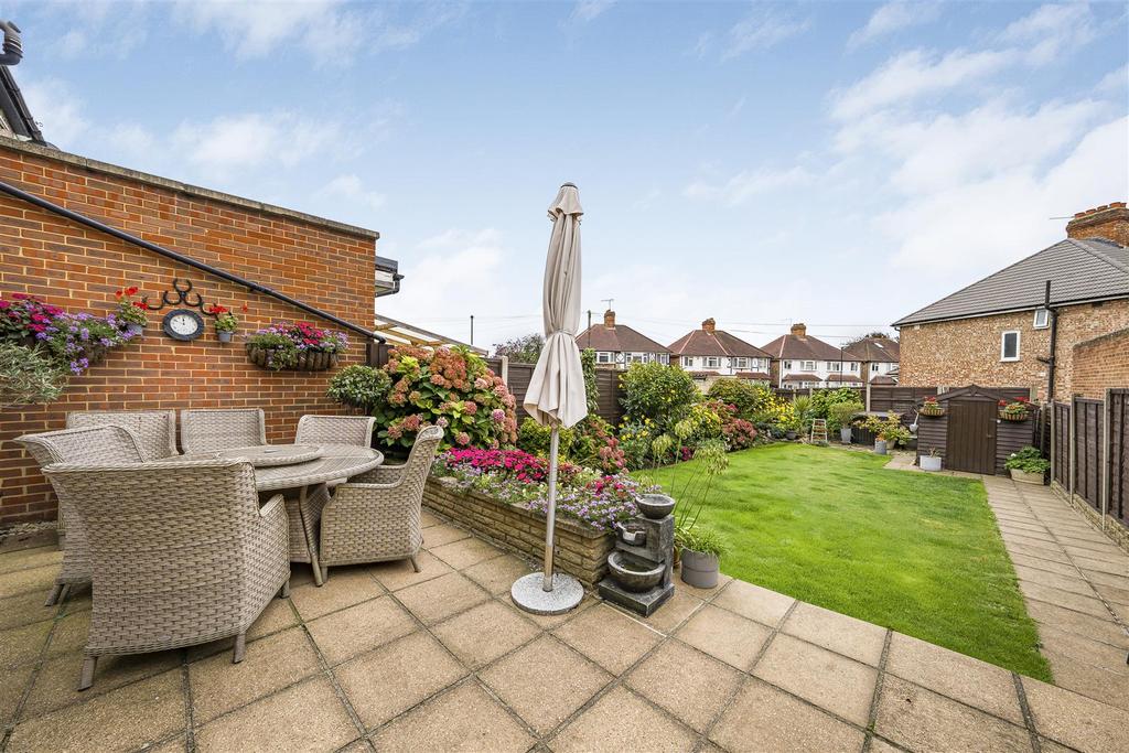 Spring Grove Road, Hounslow 4 bed semidetached house for sale £685,000