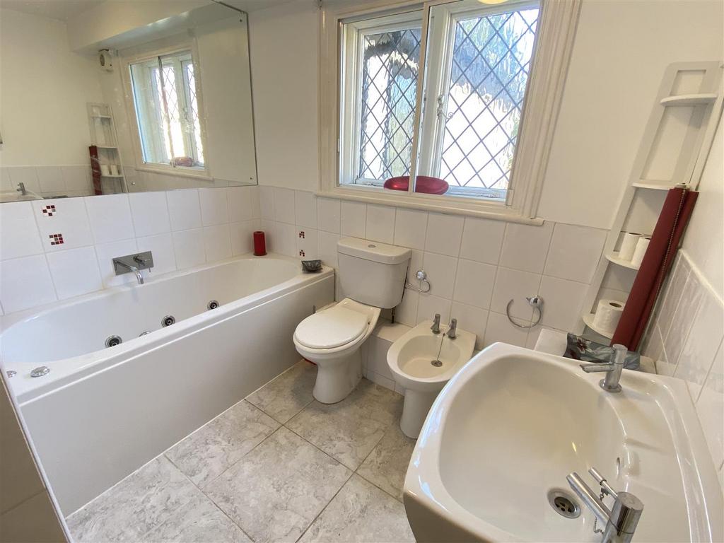 Bathroom.JPG