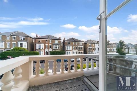 4 bedroom apartment for sale, Fordwych Road, London NW2