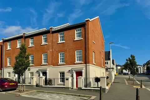 4 bedroom end of terrace house for sale, Dorado Street, Plymouth PL9