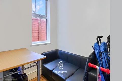 2 bedroom flat for sale, Murchison Road, London E10 6LX