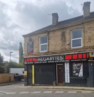 Retail property (high street) to rent, High Street, Lees