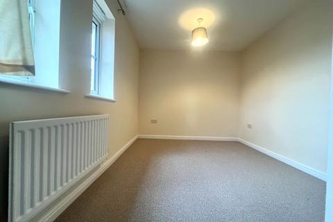 4 bedroom semi-detached house to rent, Blossom Close, Andover, SP10