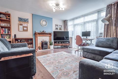 14 Kesteven Close, Ilford, IG6 3EP
