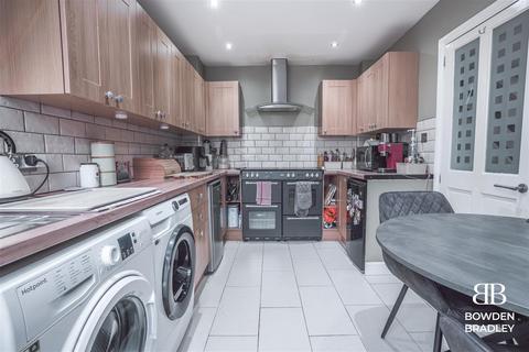 14 Kesteven Close, Ilford, IG6 3EP