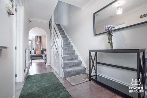 14 Kesteven Close, Ilford, IG6 3EP