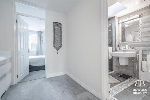 14 Kesteven Close, Ilford, IG6 3EP