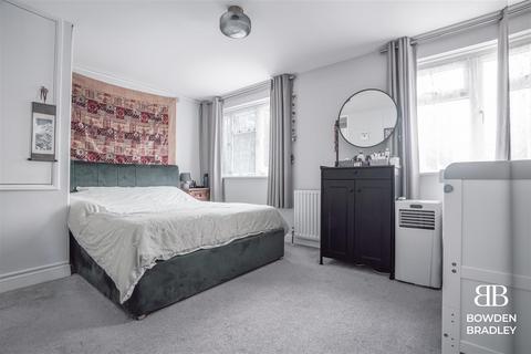 14 Kesteven Close, Ilford, IG6 3EP